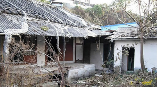 전국에 방치된 빈집이 126만호에 달하는 것으로 나타났다. 빈집은 20년 만에 3.5배 급증해 안전사고가 범죄 발생 우려가 제기되고 있다. 사진은 빈집 전경<연합뉴스>